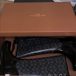 COACH
Tristee Rainboots